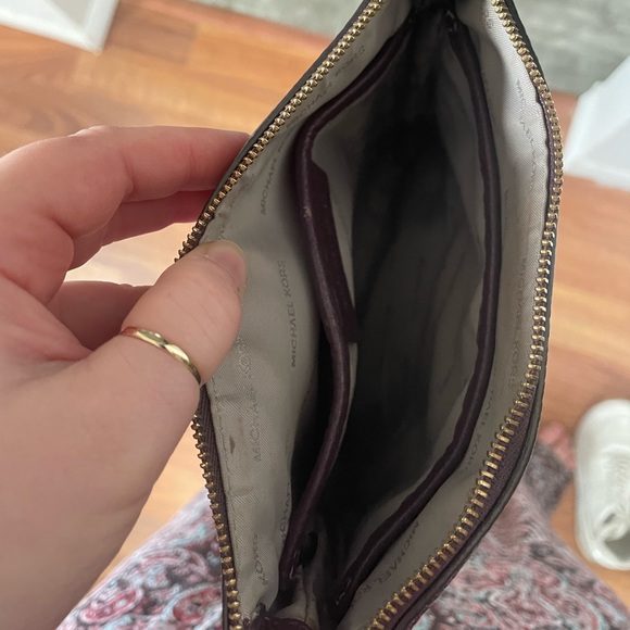 Michael Korrs Crossbody Bag and Matching Wallet - Picture 5 of 13